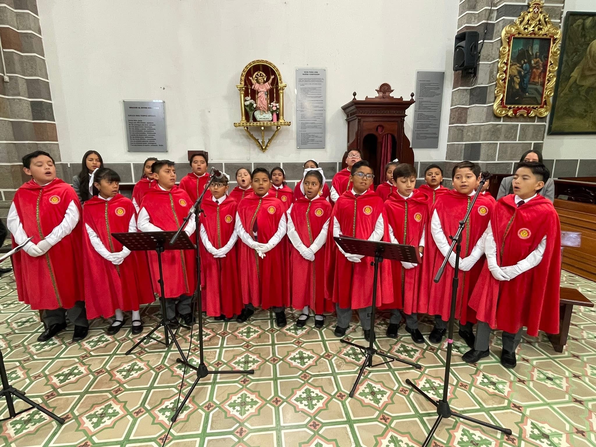 Coro litúrgico de estudiantes