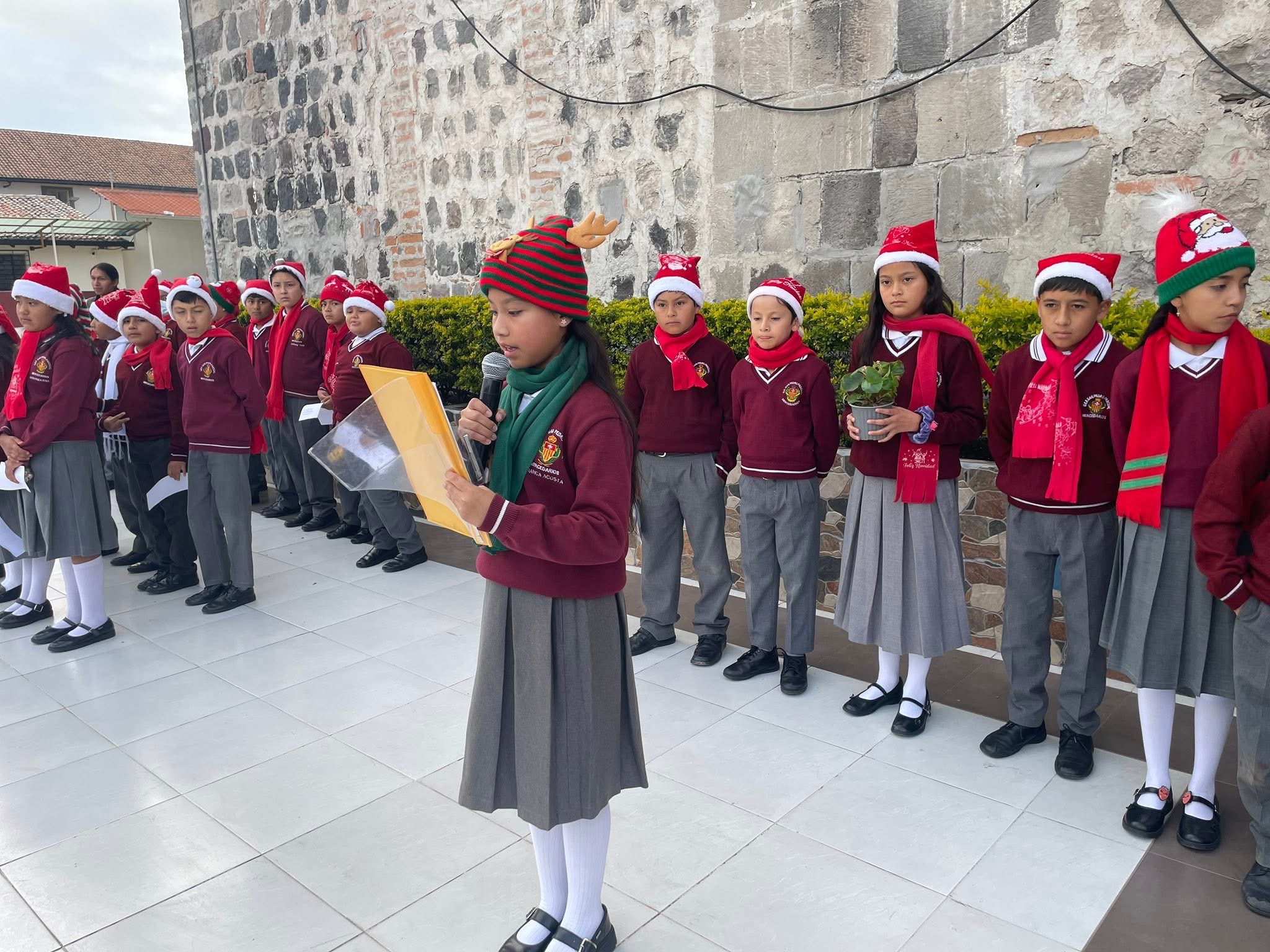 Novena de Navidad con estudiantes