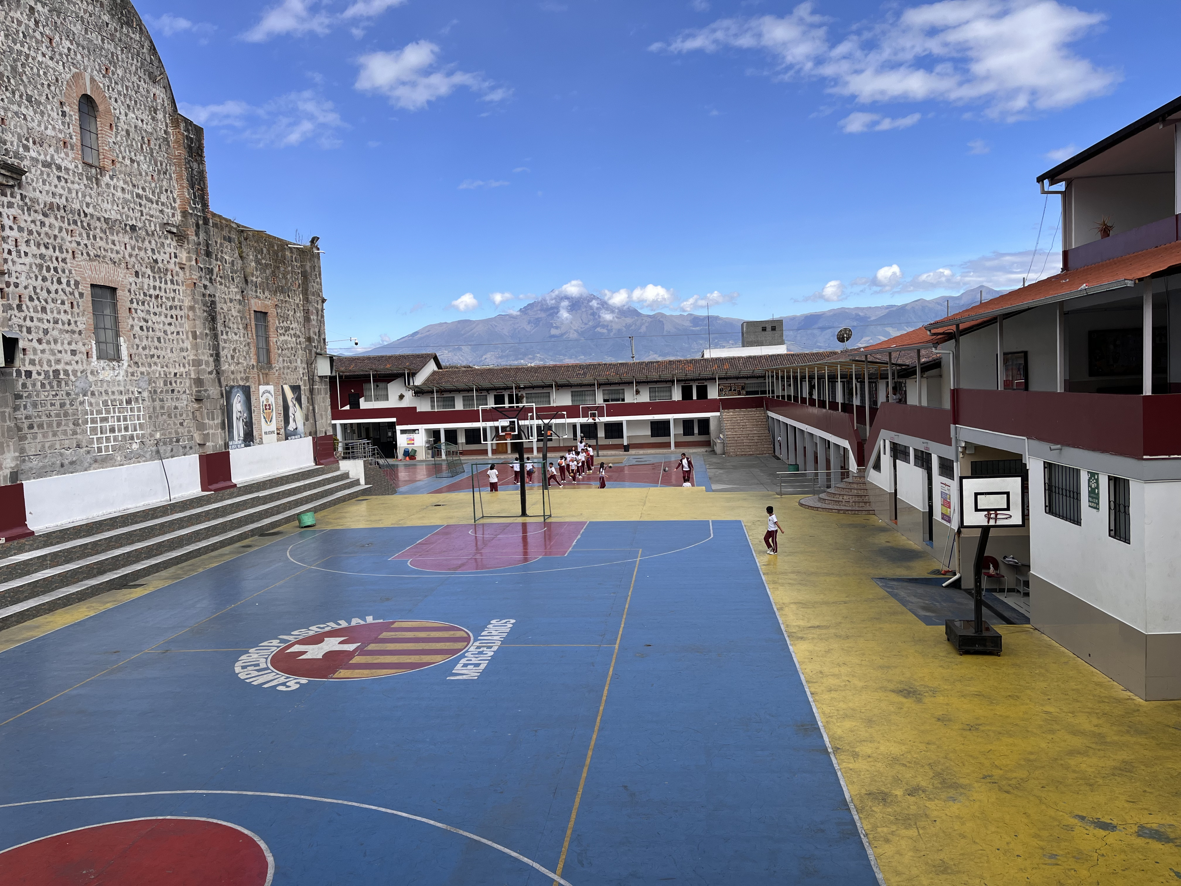 Patio central del colegio